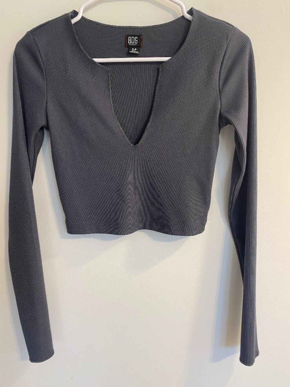 BDG Urban Outfitters Gray Ribbed Cropped Top Size Small V-Neck Festival Boho